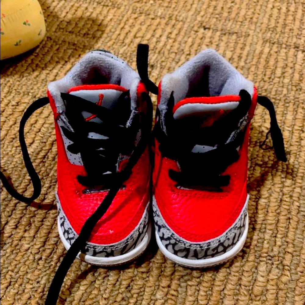 Retro 3s - Picture 1 of 2